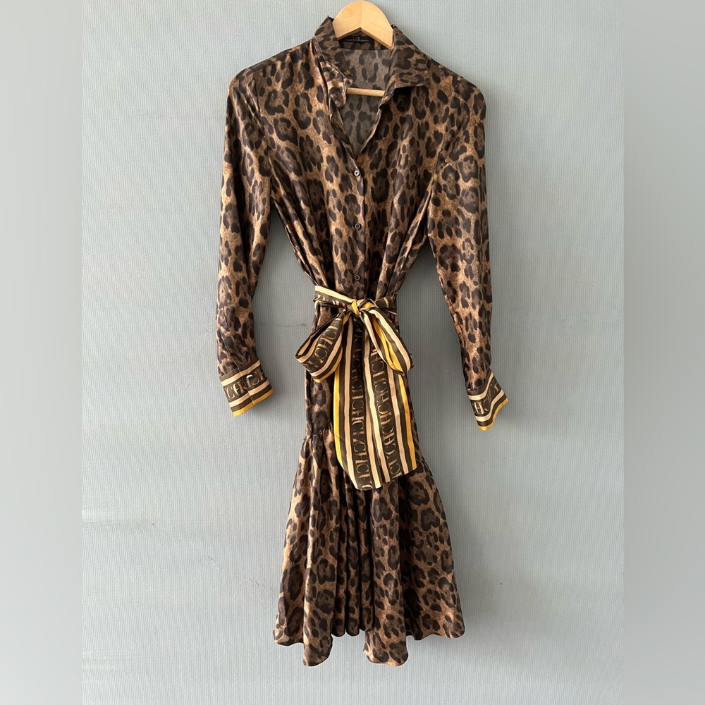 CH Carolina Herrera Oversize Leopard Print silk Midi dress